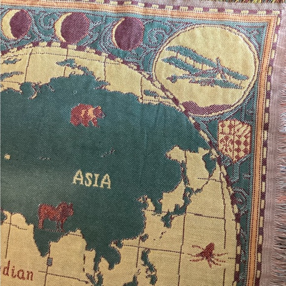 Elegant World Map Tapestry – Blue, Red & Gold – Wall‎ Hanging or Rug - Picture 7 of 13